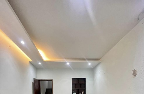 Bán nhà phố Xuân Thủy Cầu Giấy 35m2 Ngõ nông gần phố cách ô tô 50m2 giá 3 tỷ 6